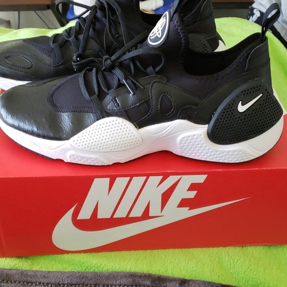 SNEAKERS - Picture 2 of 4